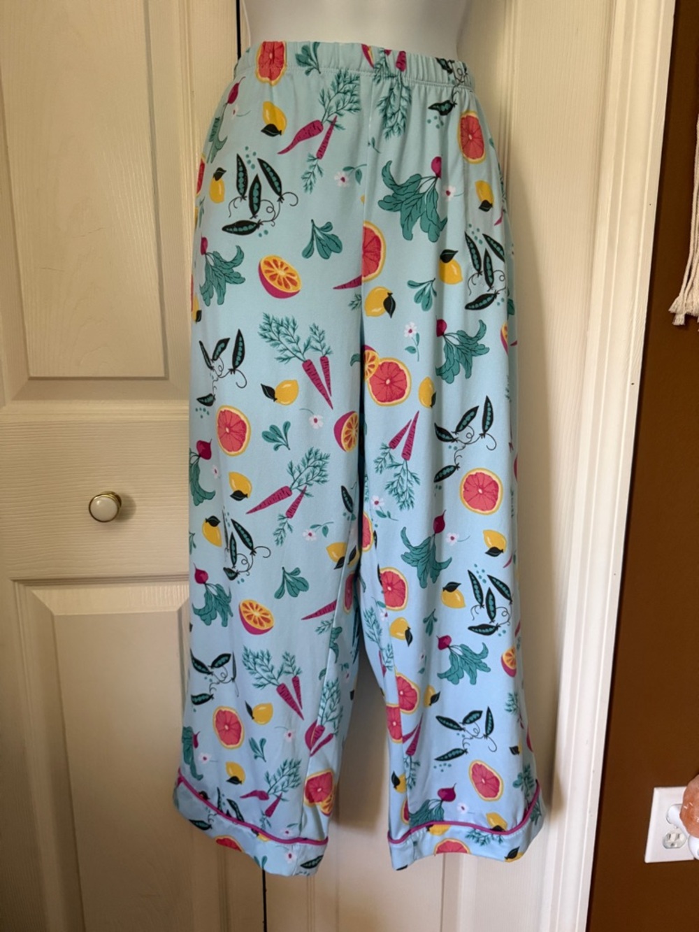 Secret Treasures Fruit and Vegetable Print Short-Sleeve Pajama Set / Size M - Picture 3 of 11